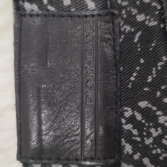 DKNY Premium Denim Jeggings in Two Tone Herringbone Design. Size 10 - Picture 7 of 8